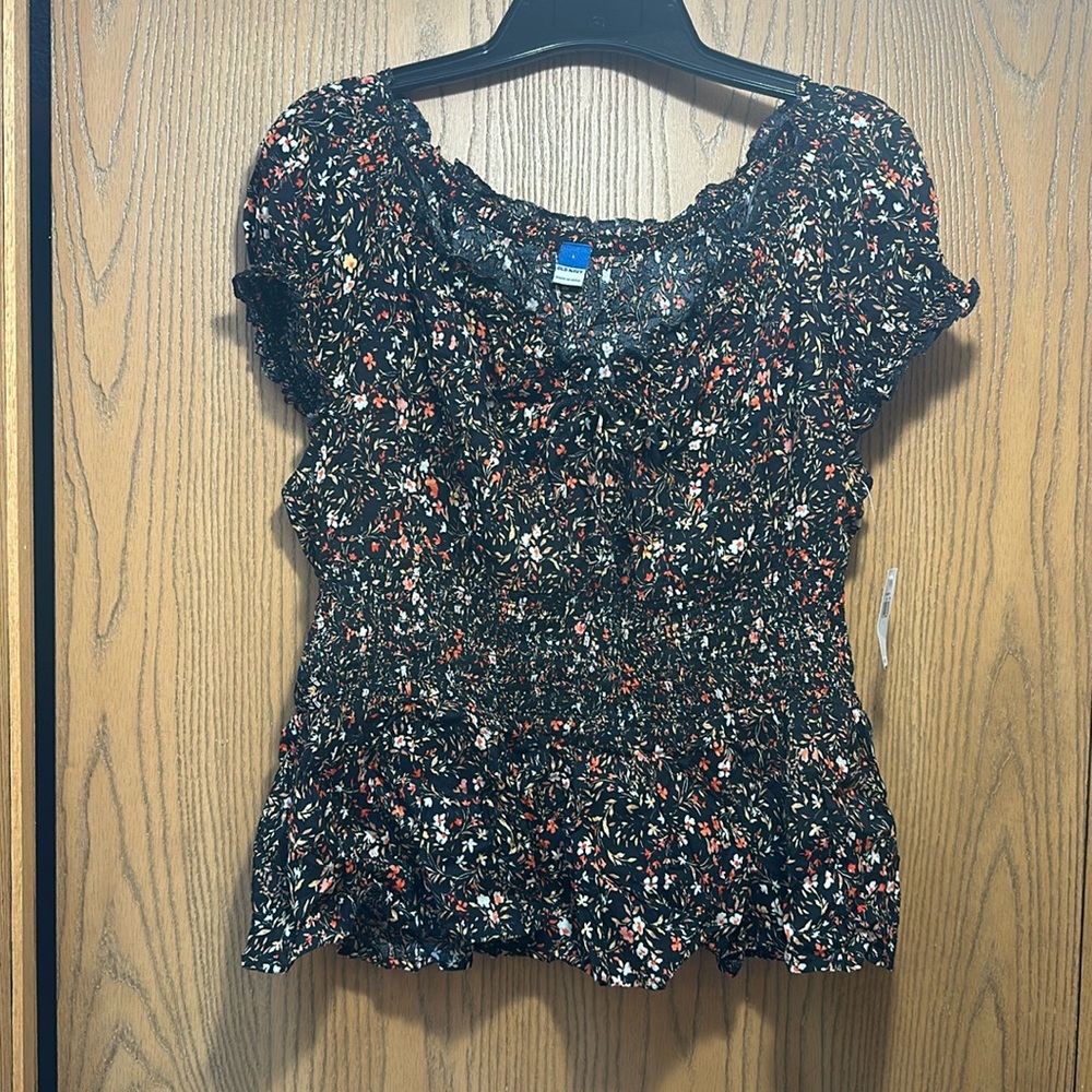 Old Navy Puff-Sleeve Black Floral-Print Peplum
Blouse